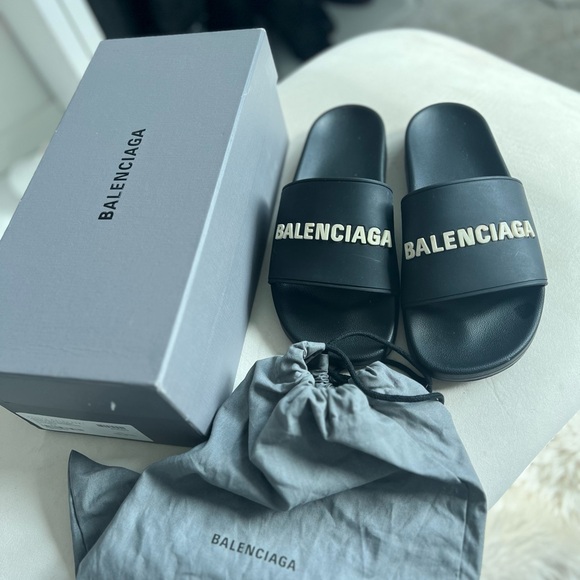 Balenciaga Piscine logo-embossed rubber slides - Picture 2 of 9